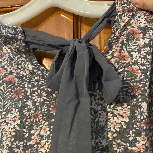 Grey/ flower print lace trim tunic - Picture 4 of 5